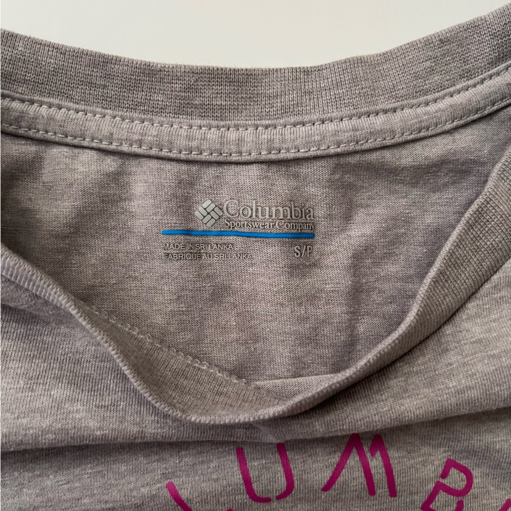 Columbia | Women’s Gray Short Sleeve Tee with Graphic Design - Picture 5 of 8